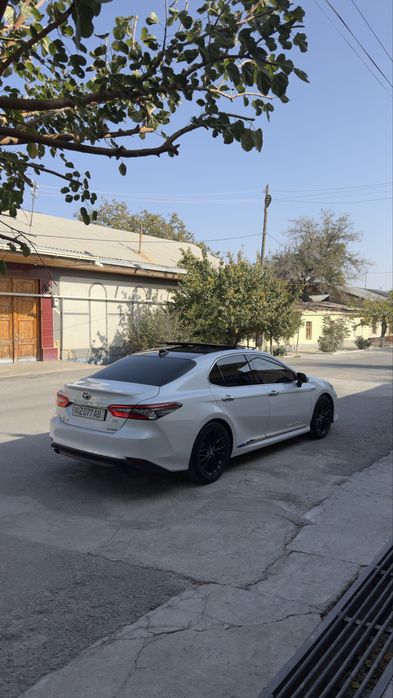 Toyota Camry Grand Full Hybrid panorama Luk