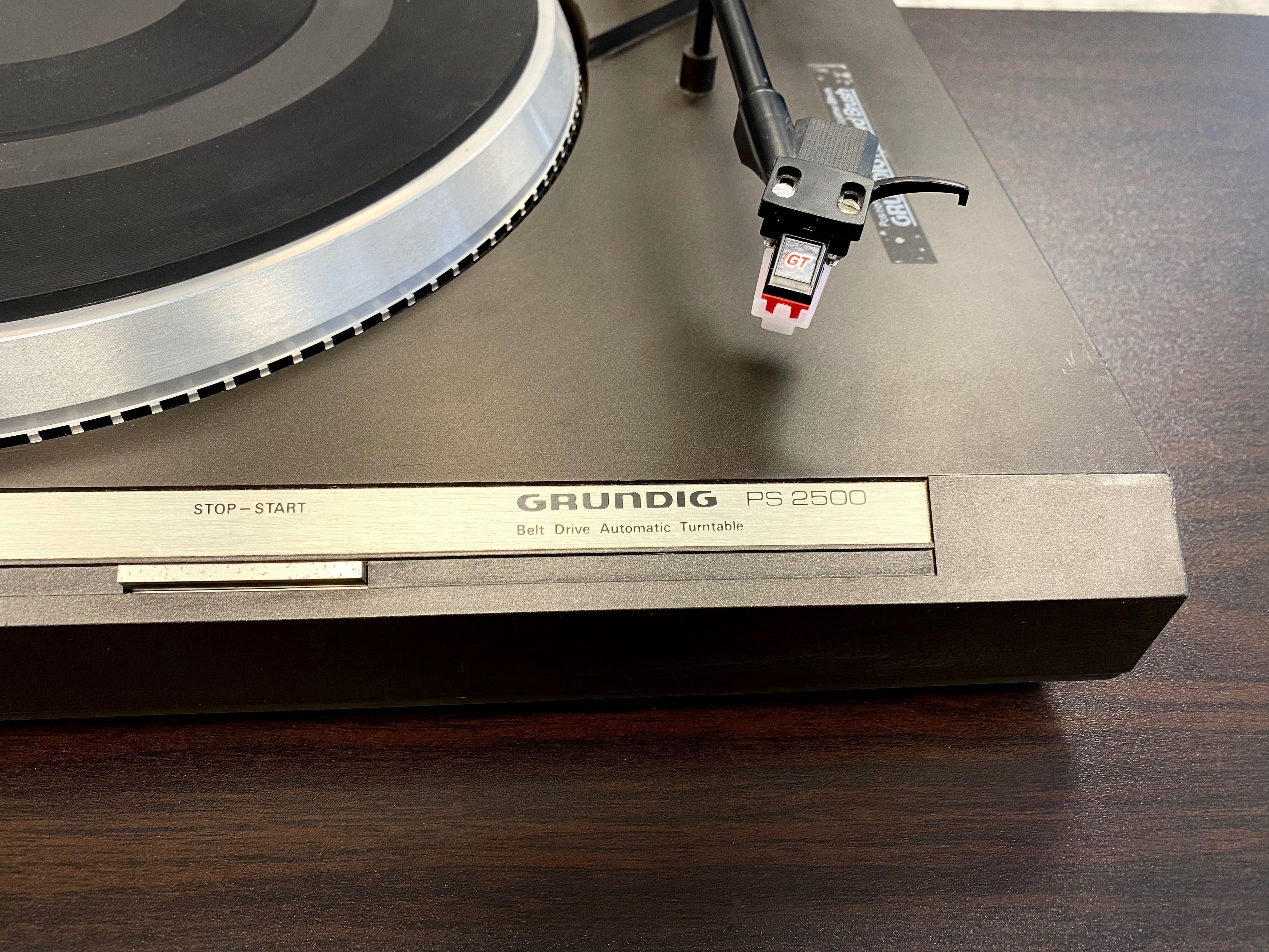 Чудесен грамофон Grundig/Technics