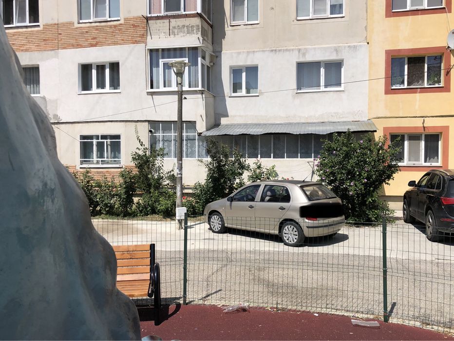 Apartament de vânzare/închiriere cu 3 camere decomandat Costesti Arges