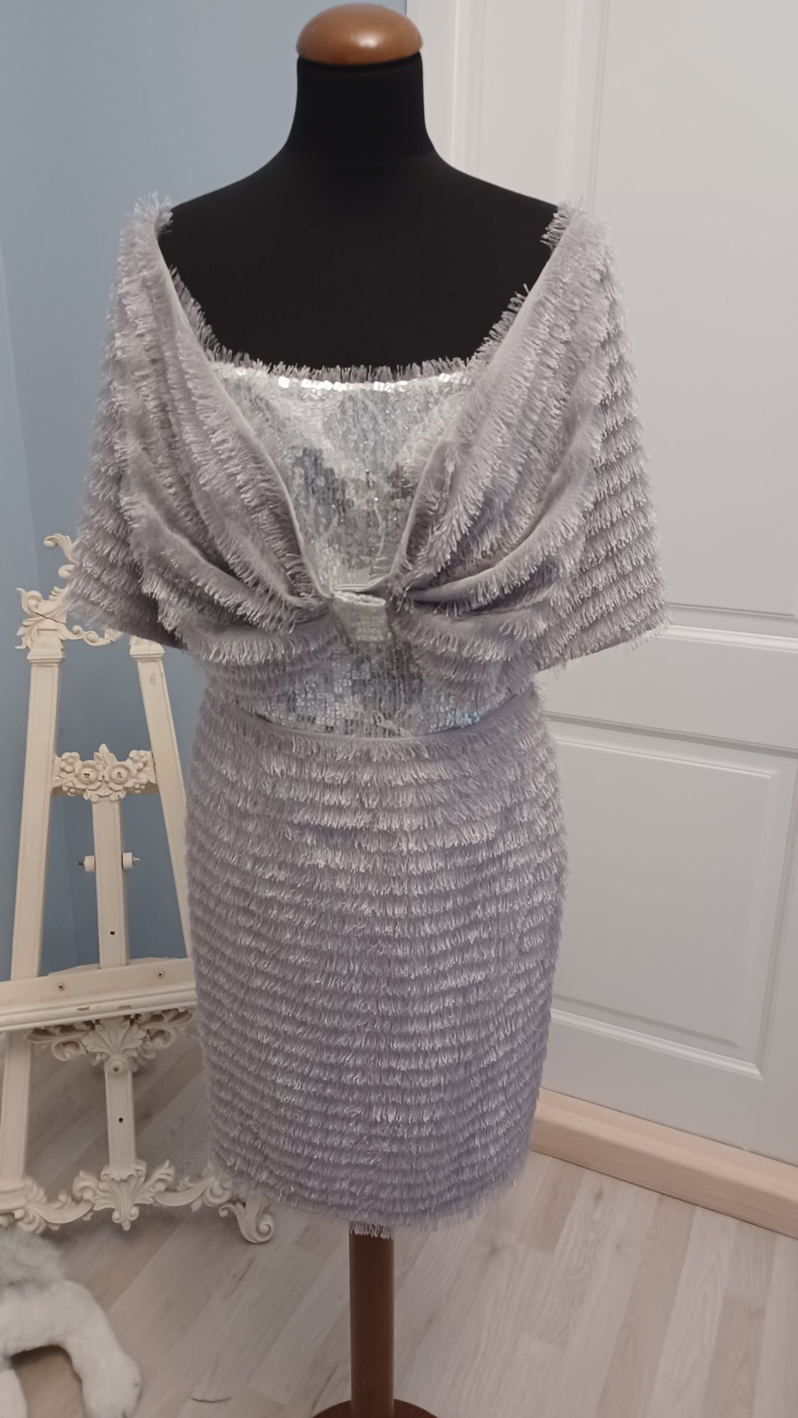 Rochie ocazie ,,accesorizata cu capa