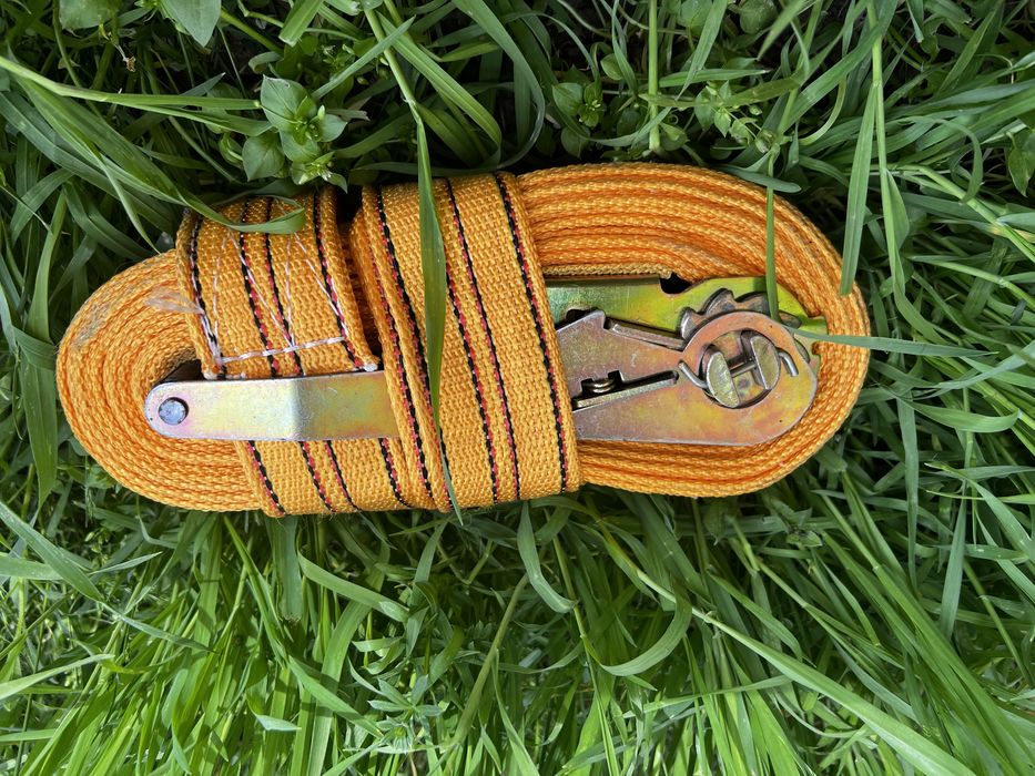 Натяжные ремни в большом количестве