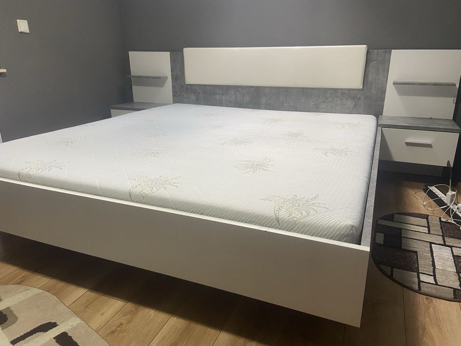 Pat dormitor 180x200 cu saleea si noptiere