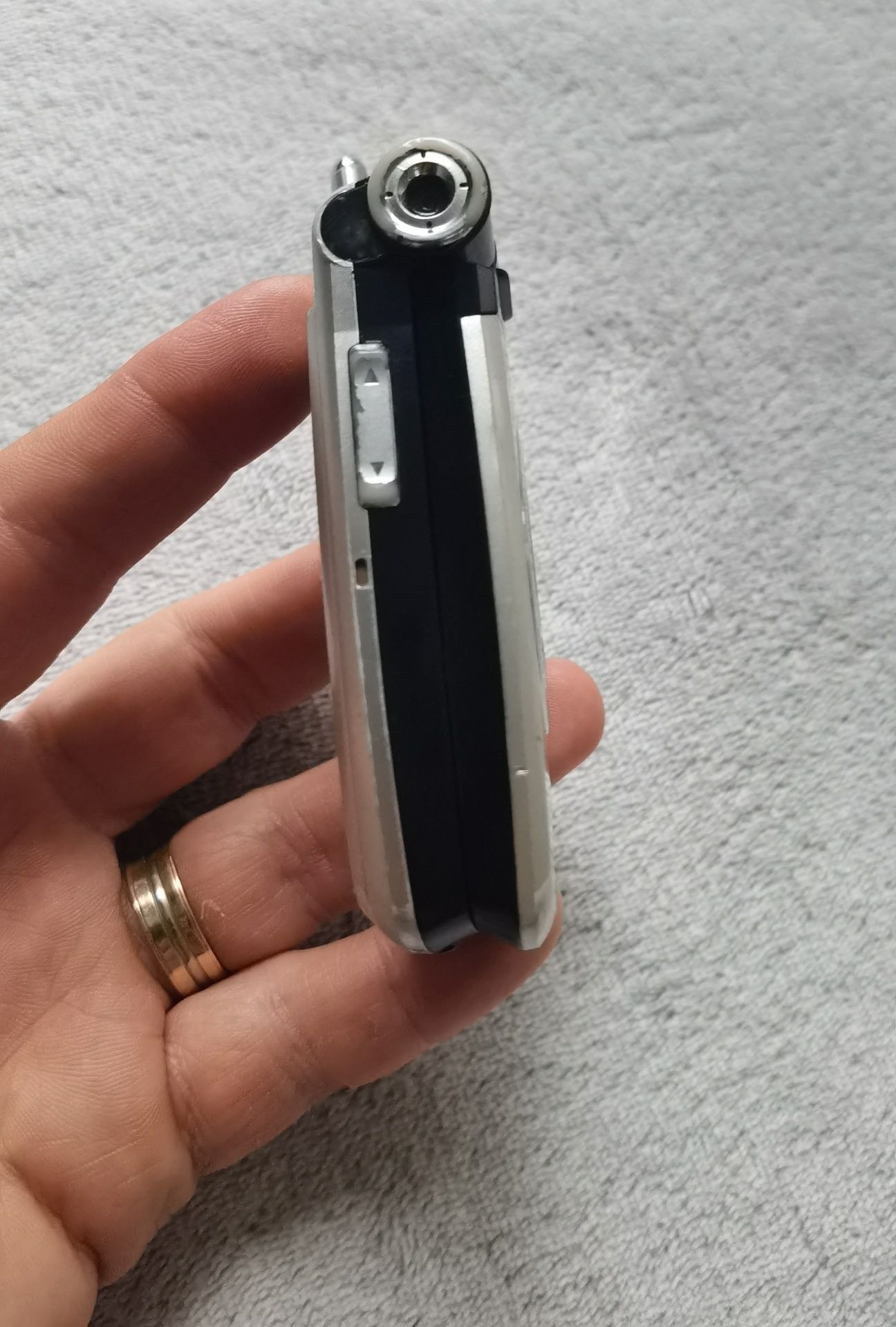LG G7100 un telefon mai RAR