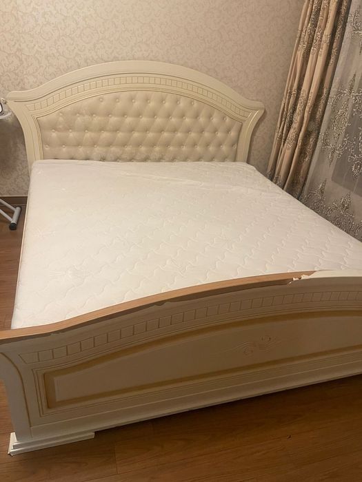 Кровать двух сапалка комод тумбочка продам
