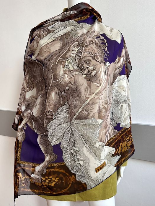 Gian Franco Ferre разкошен копринен шал