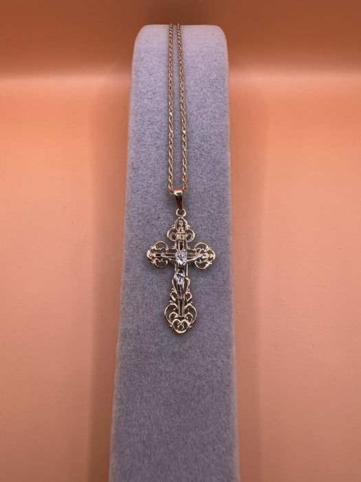 Продам золотой крестик.