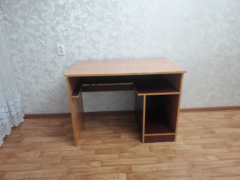 Продам однотумбовый стол