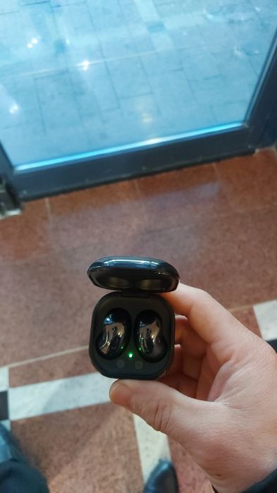 Galaxy buds live