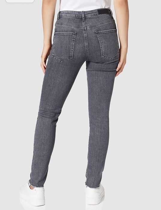 BOSS jeans de la 699 la 300 RON transport inclus