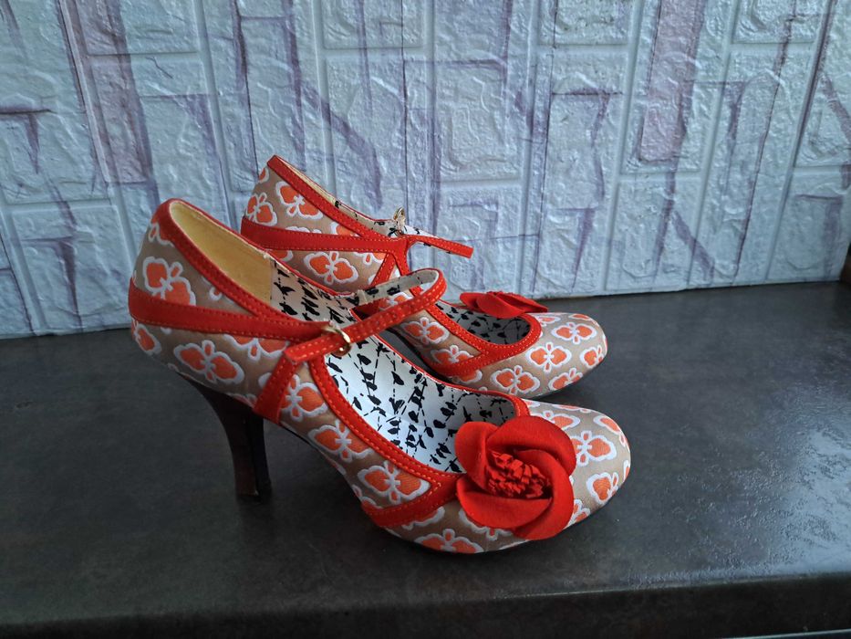 дамски обувки на токче Ruby Shoo номер39,Нови!