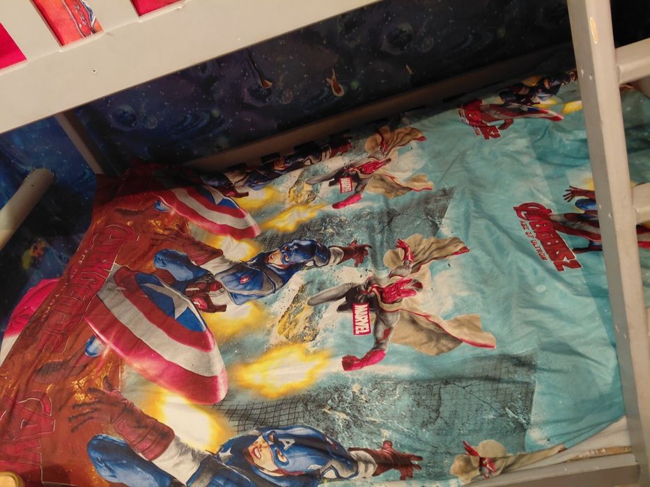 Продам двухярусную кровать из дерева дуба