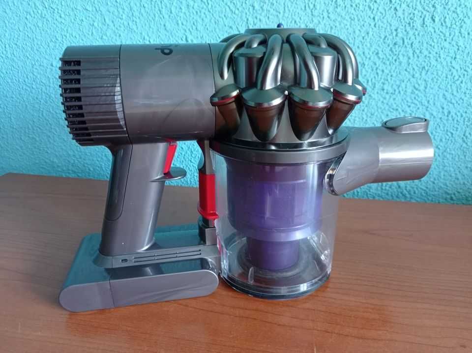 Aspirator Dyson DC61 cu acumulator putere 350W , se vinde doar corpul