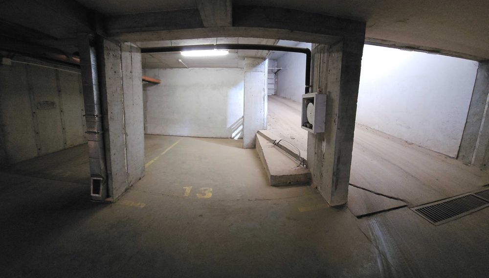 Продава се паркомясто от подземен паркинг до рампа