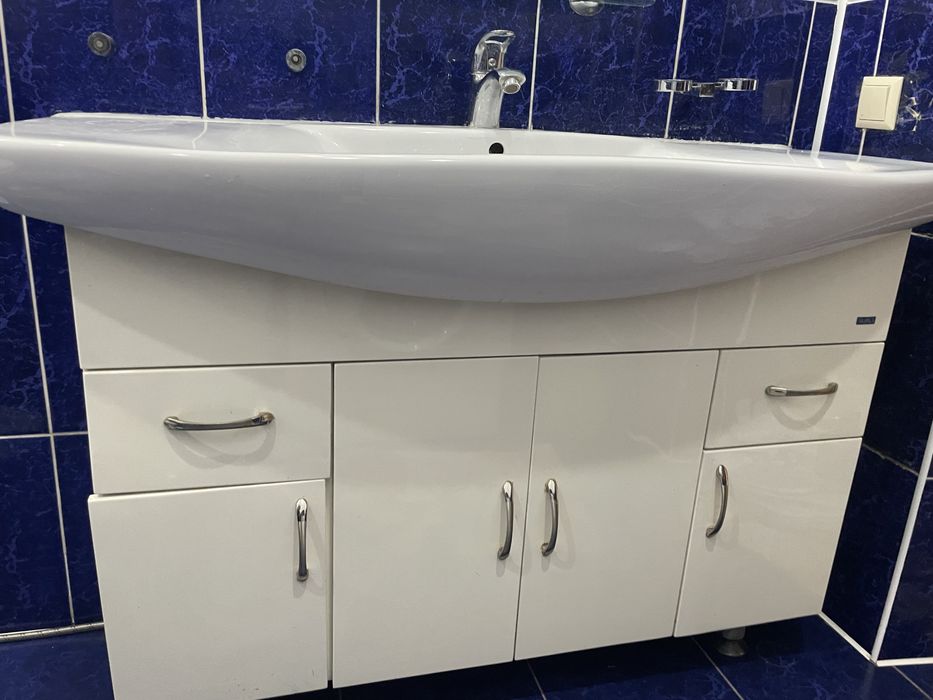 Раковина с тумбой