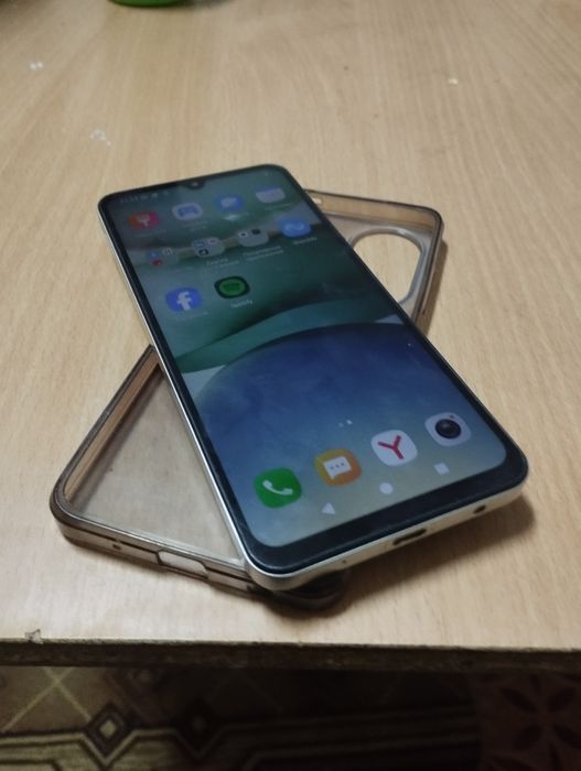 продам два телефона редми либо обмен на айфон