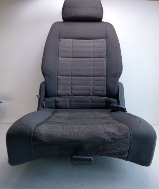 Scaun spate dreapta 1T0883065D Volkswagen VW Touran prima generatie s