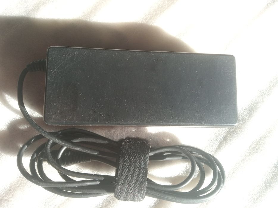 Alimentator Toshiba 15V-5A,19V- 6,3 A - 100-240V