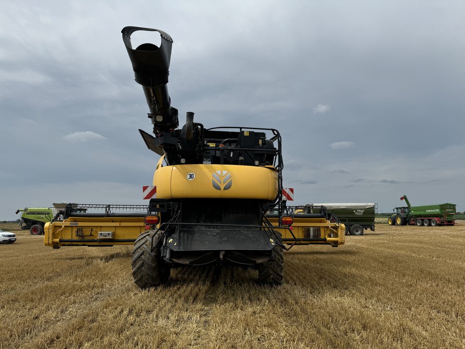 New Holland CR 10.90