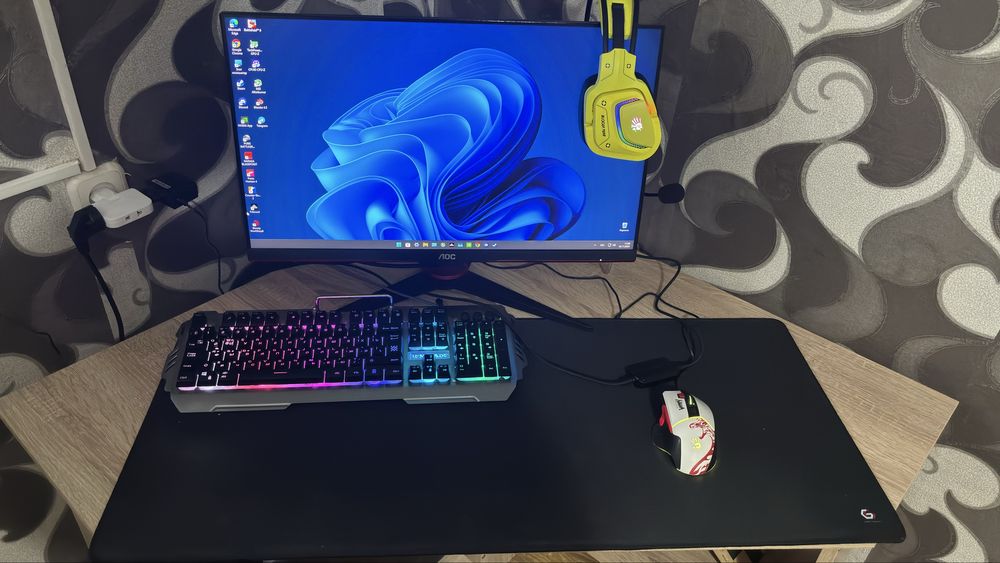 Продается компьютер монитор мышка наушники коврик колонки клавиатура