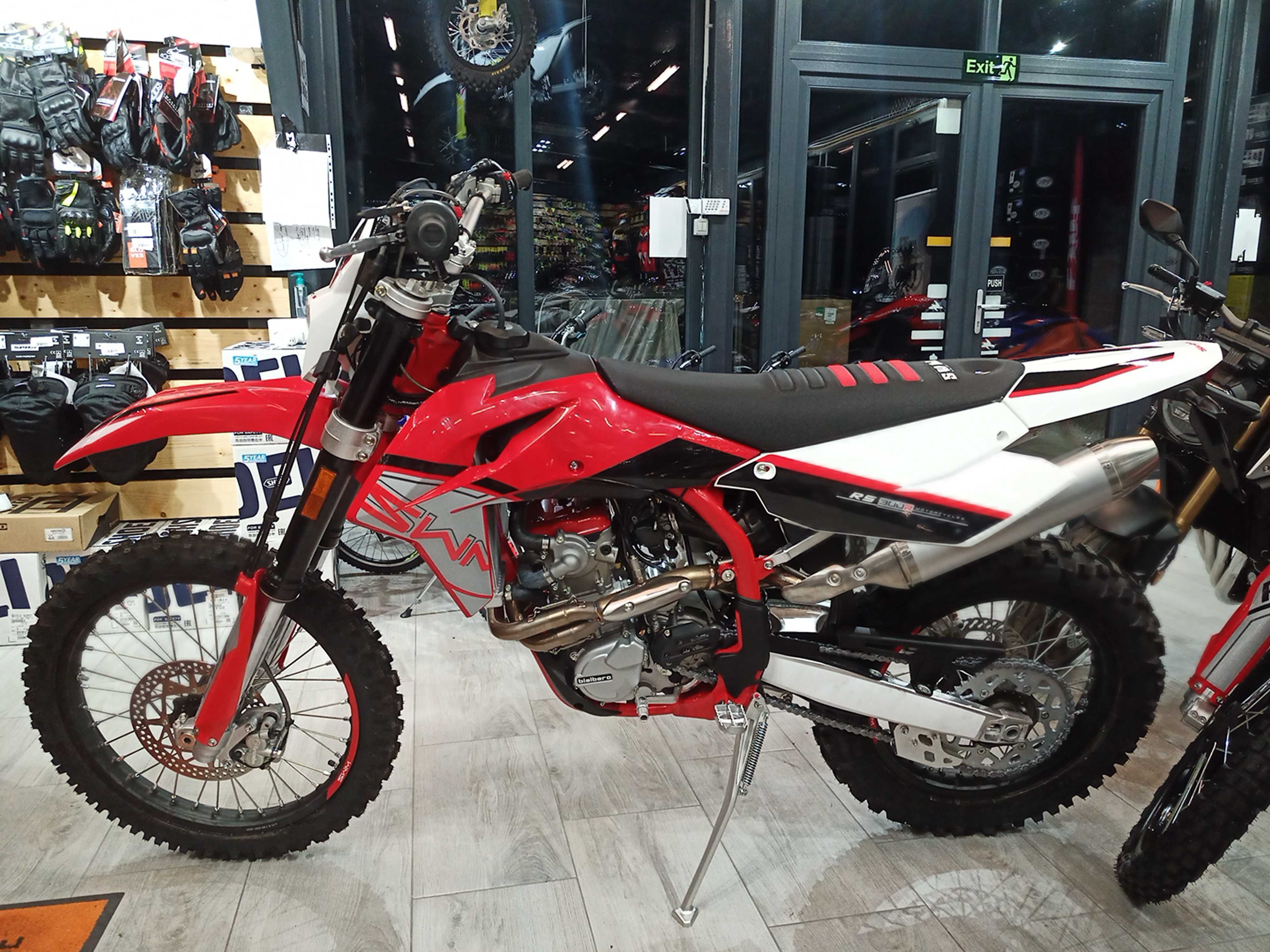 SWM RS 300R Euro5-noua-de la 5500 euro prin EST BIKE Campina