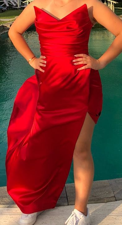 Официална рокля от сатен в червен цвят