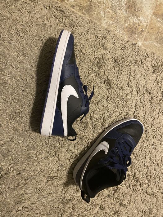Adidași Nike Court noi