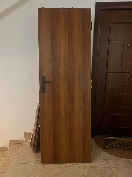 Интериорни врати с брави