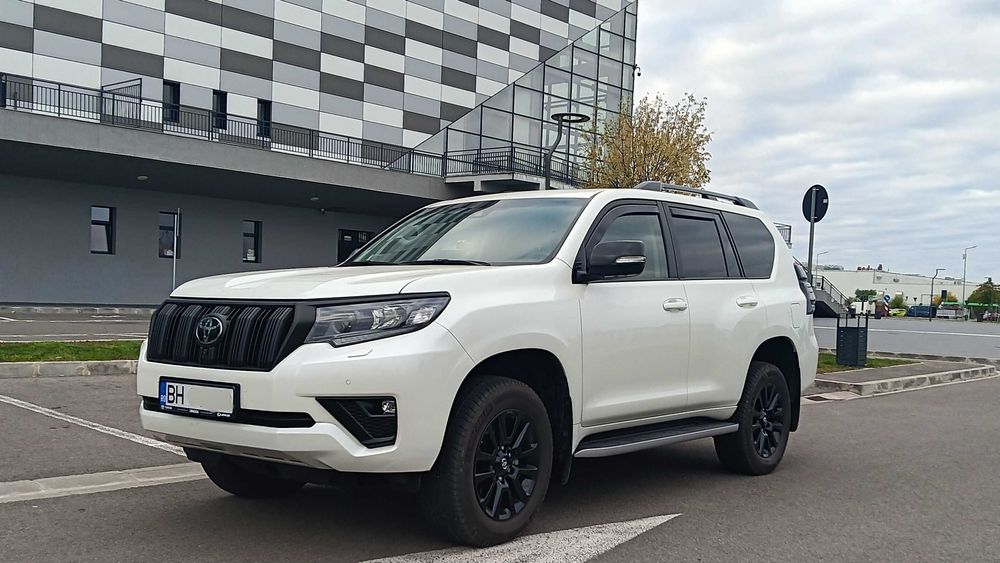 Toyota Land Cruiser 2.8l D4 204CP Luxury Black Matte Edition 7 locuri