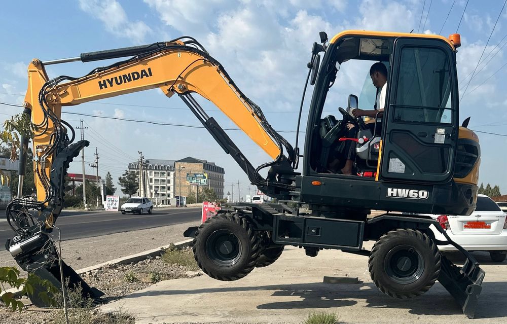 Ekskavator HYUNDAI. HW60