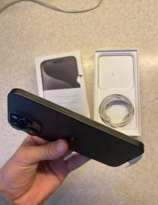 Продам айфон 15 про Макс