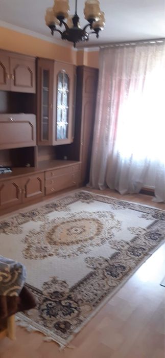Inchiriez apartament