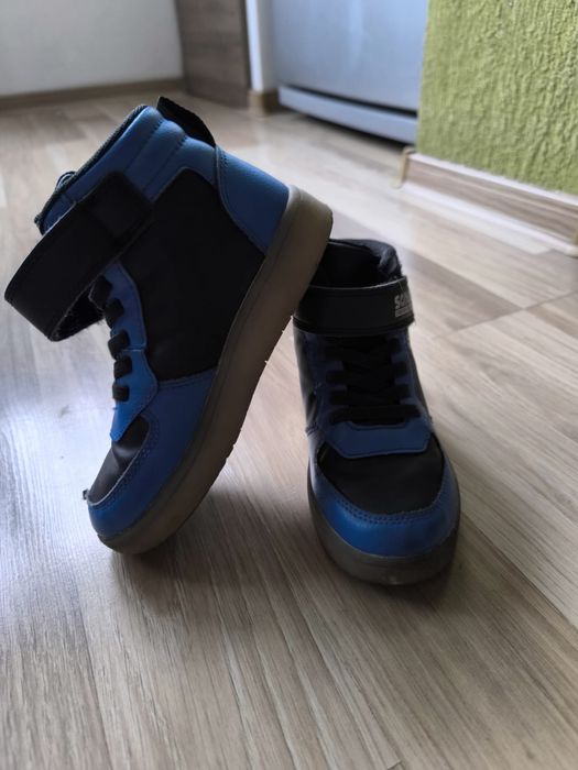 Vand pantofi baieti