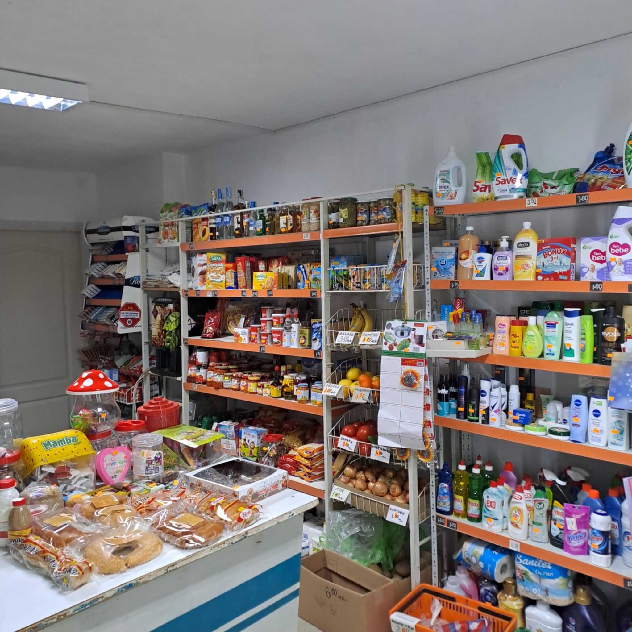 Продавам имот в центъра на с. Лозенец обл. Ямбол,