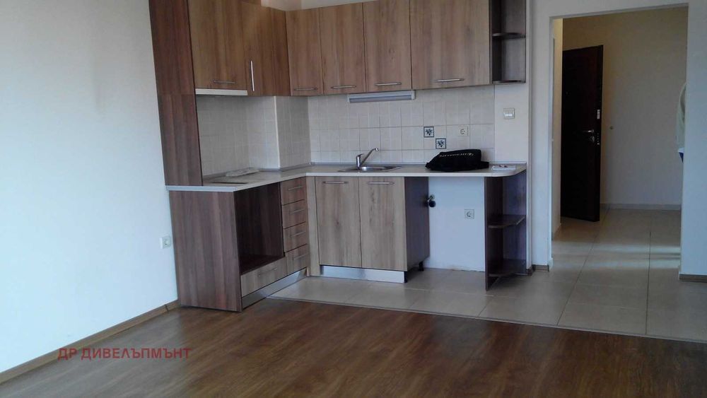 Дава се под наем Тристаен апартамент в София, Левски - 92 кв.м за 381.48 € - Снимка #1