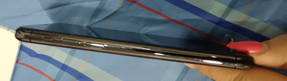 IPhone 11 pro запазен + протектори