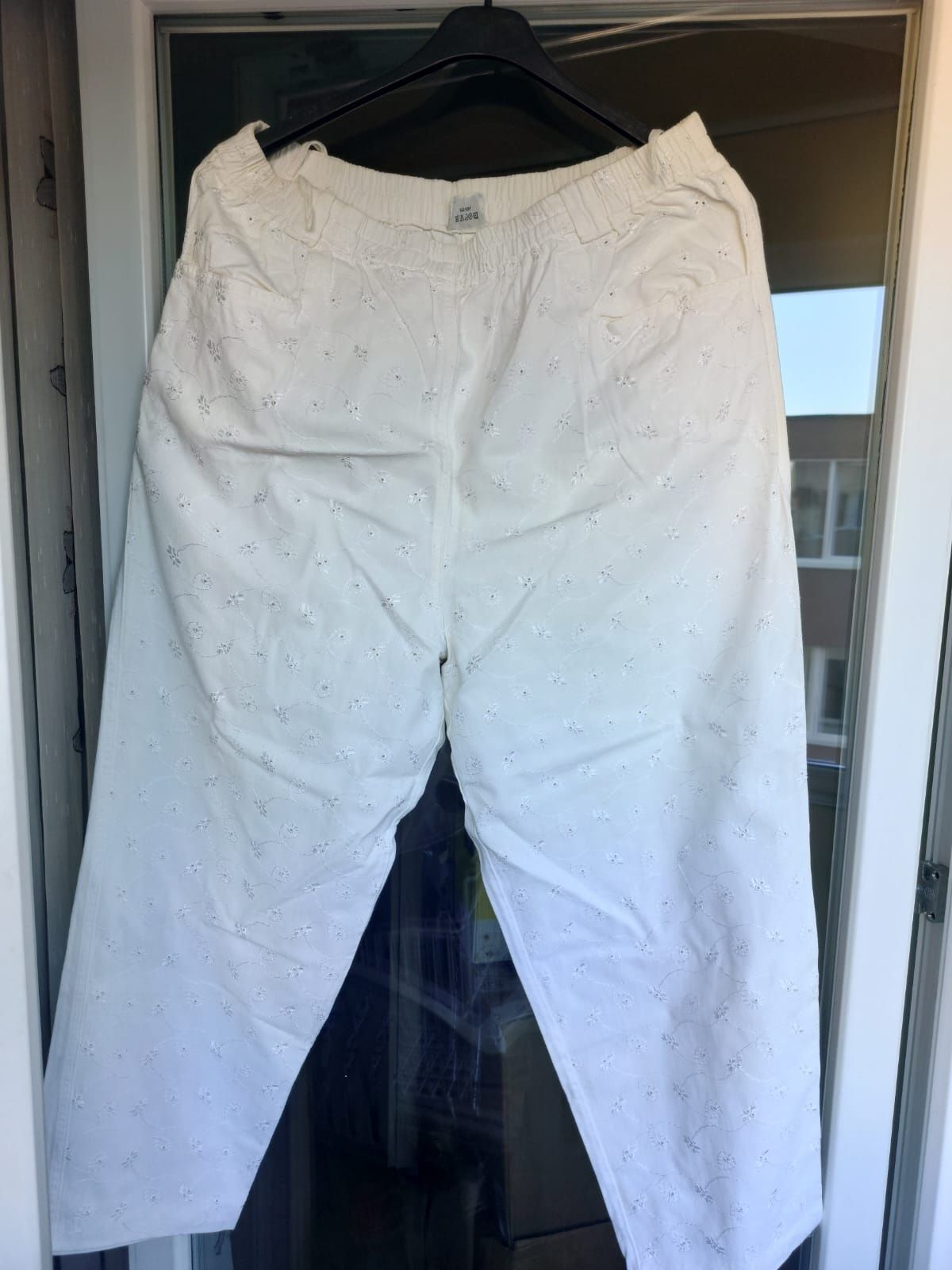 Pantaloni asistenta noi