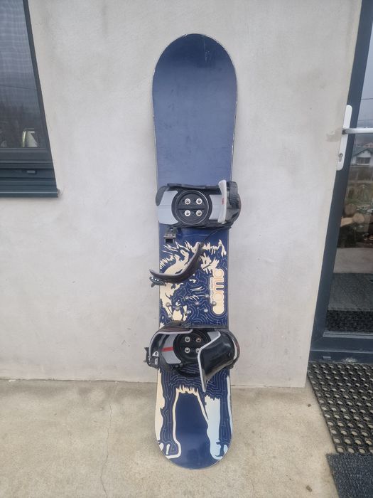 Vind placa snowboard Atomic 1,48 cm cu legaturi...in conditii excelent