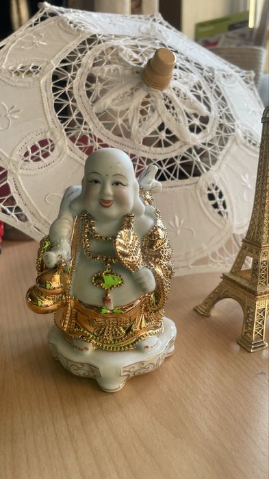 Продам статуэтку  Хотэя , бога счастья из фарфора  с золотым покрытием