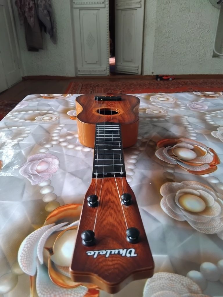 Mini Gitara chalgʻu asbob sirochna sotiladi