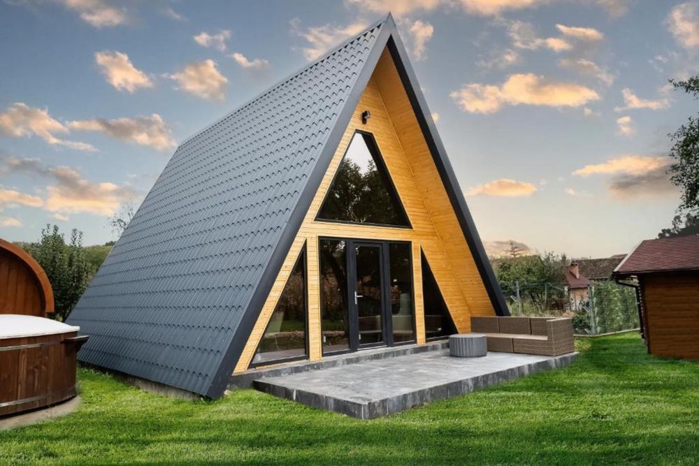 Executam case și cabane A-frame