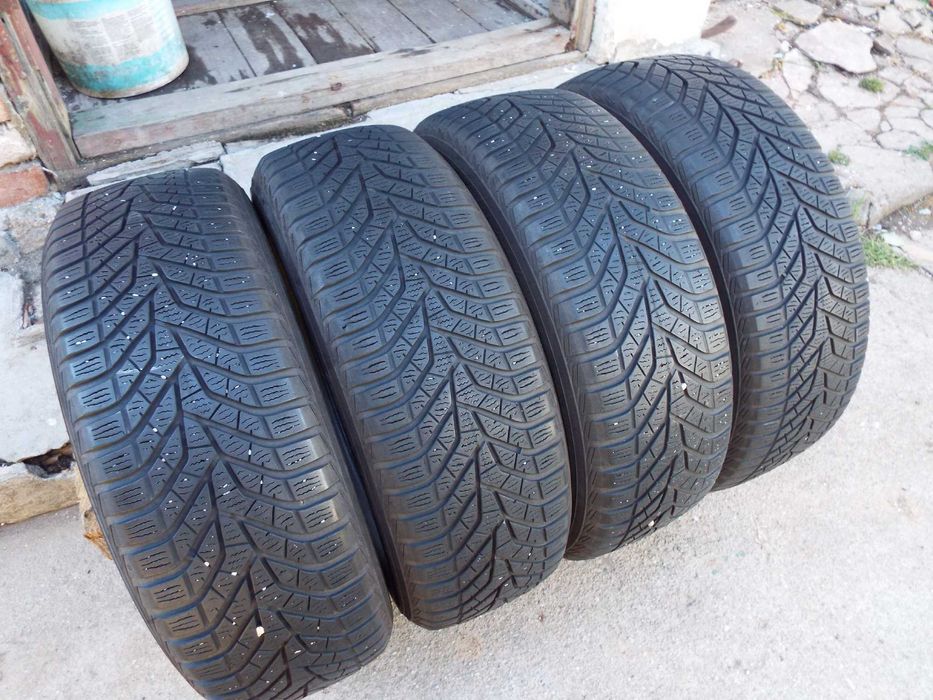 vand 4 anvelope de iarna 215/60/16 yokohama winter pret 500lei toate4