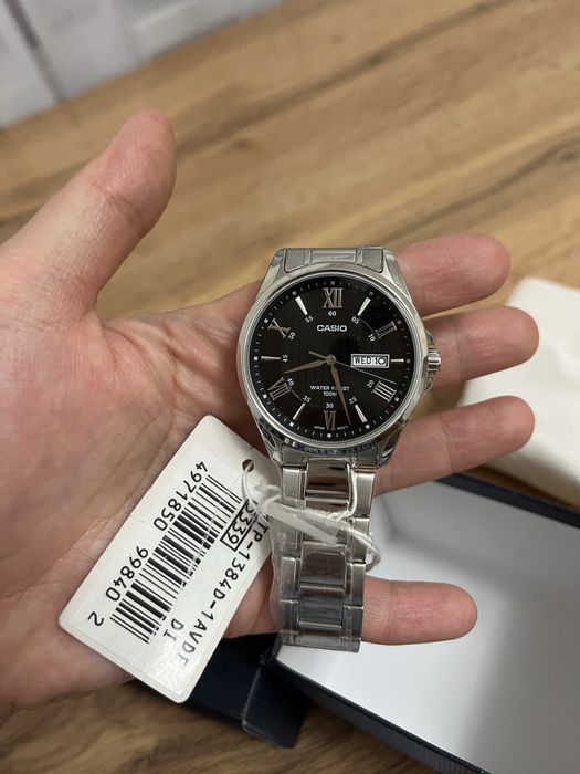 Продам новые часы