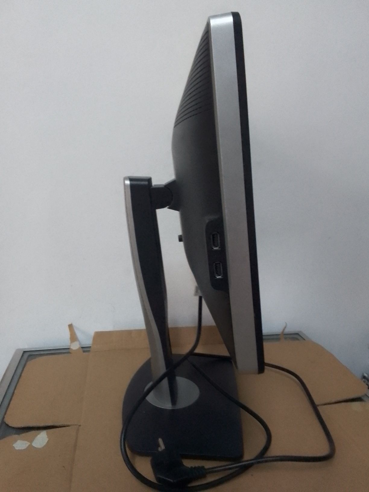 Monitor Led Dell 56 cm full HD