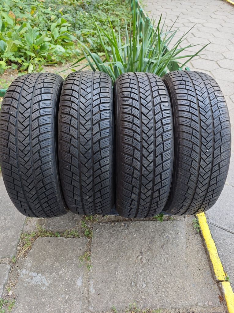 Зимни гуми Vredestein 215/65/17
