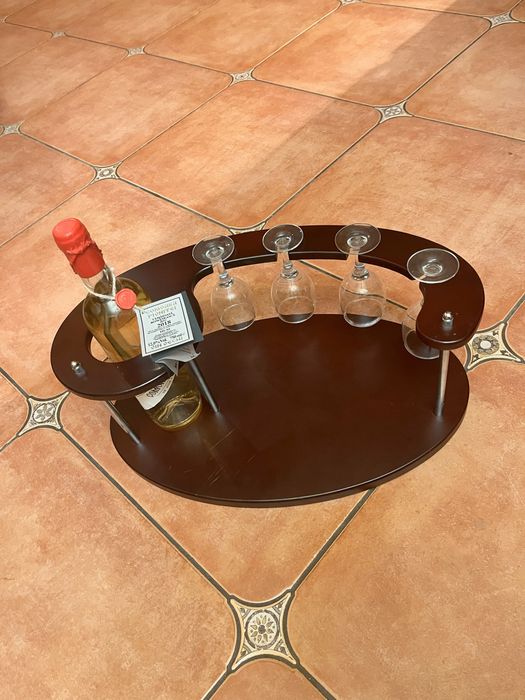 Minibar pentru sticla de vin si suport pahare