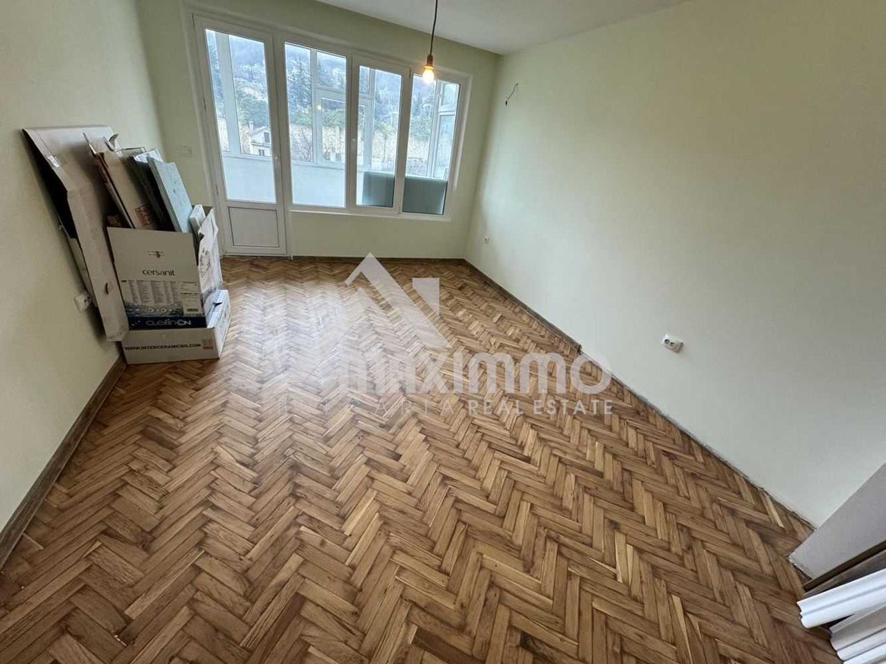 Продава се Четиристаен апартамент в с. Левски, Област Варна - 96 кв.м за 1718 €/кв.м - Снимка #3