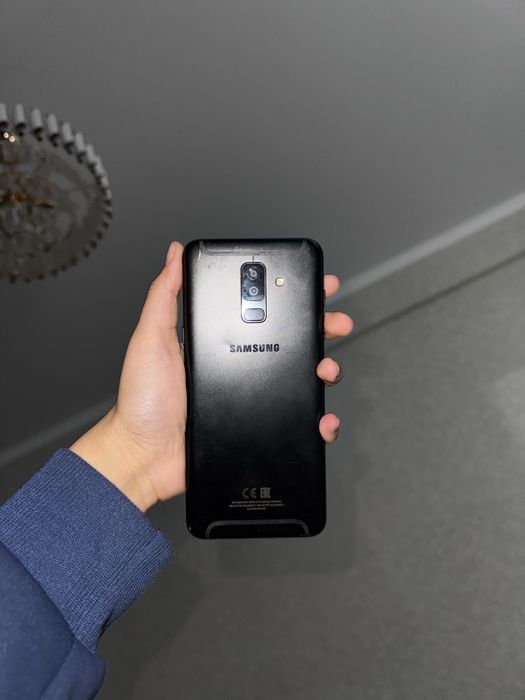 Самсунг А6+ в хорошем состоянии зарядка все работает