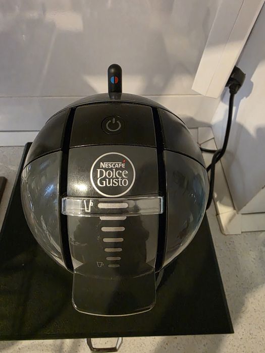 OFERTA: Vand espressor krups cu capsule + sertar capsule + cap