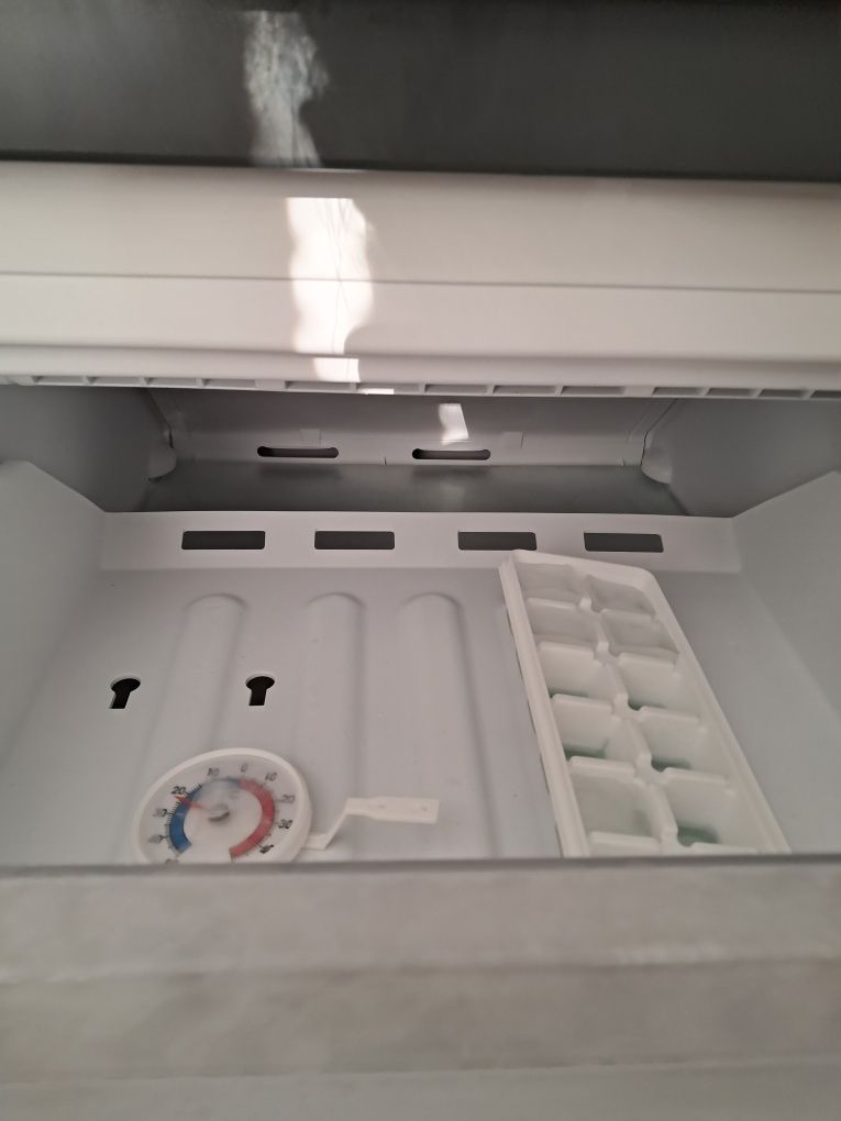 Полу-работещ хладилник Whirpool No frost