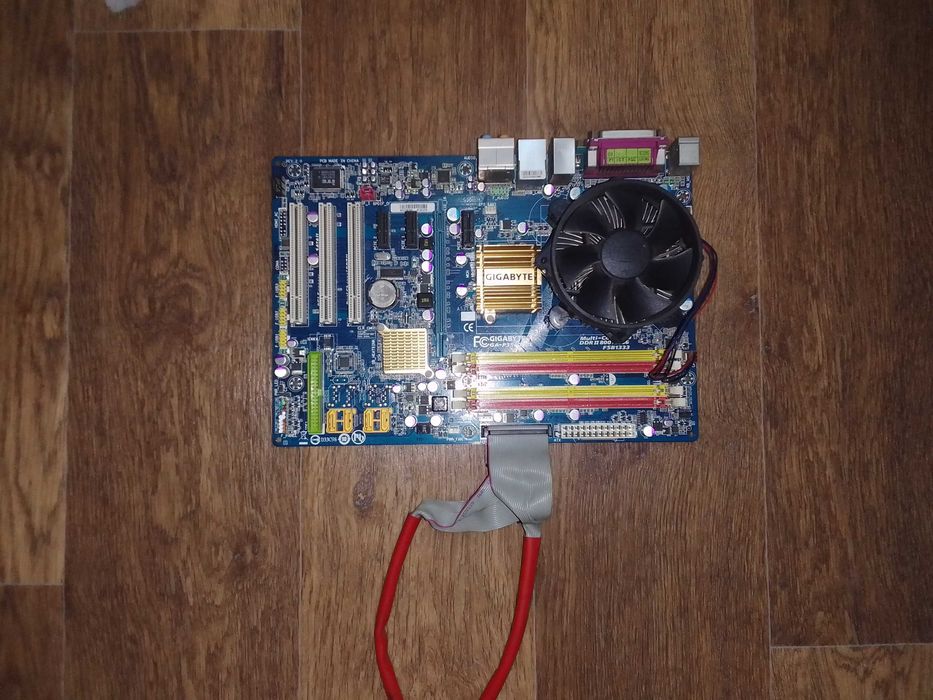 Материнская плата Core CPU DDR II 800 с встроенным процессором GIGABYT